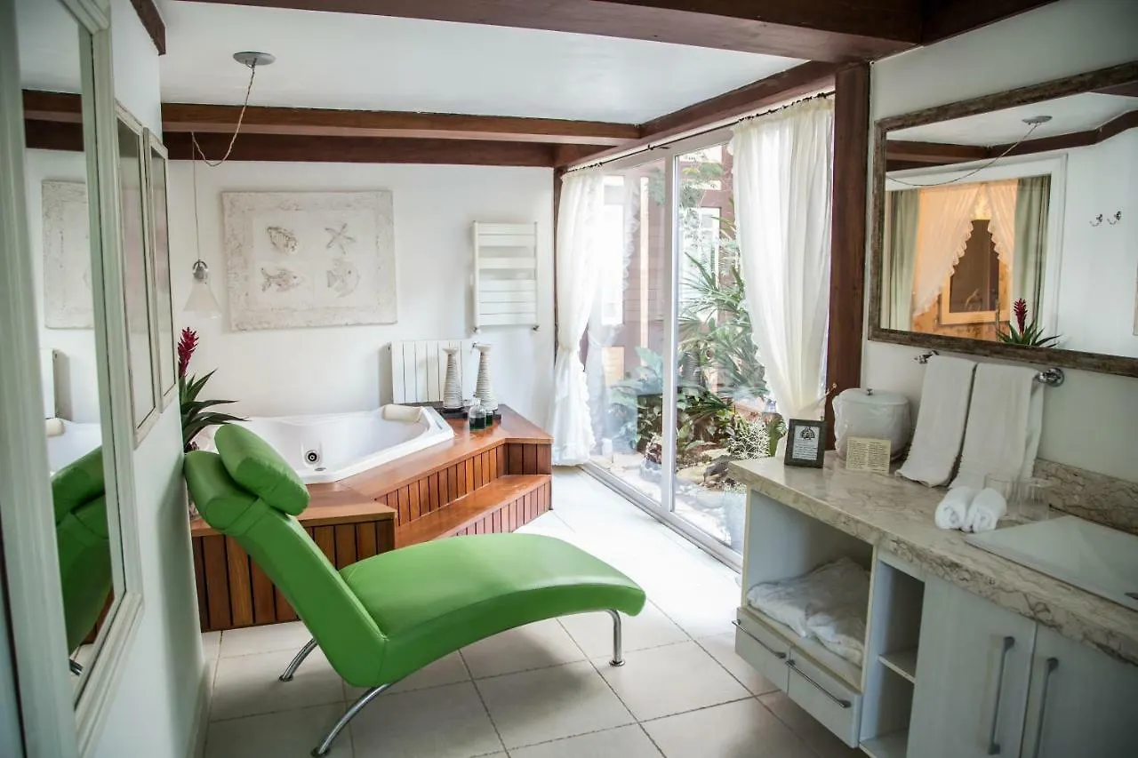 Chateau La Villette Campos do Jordao Guest house